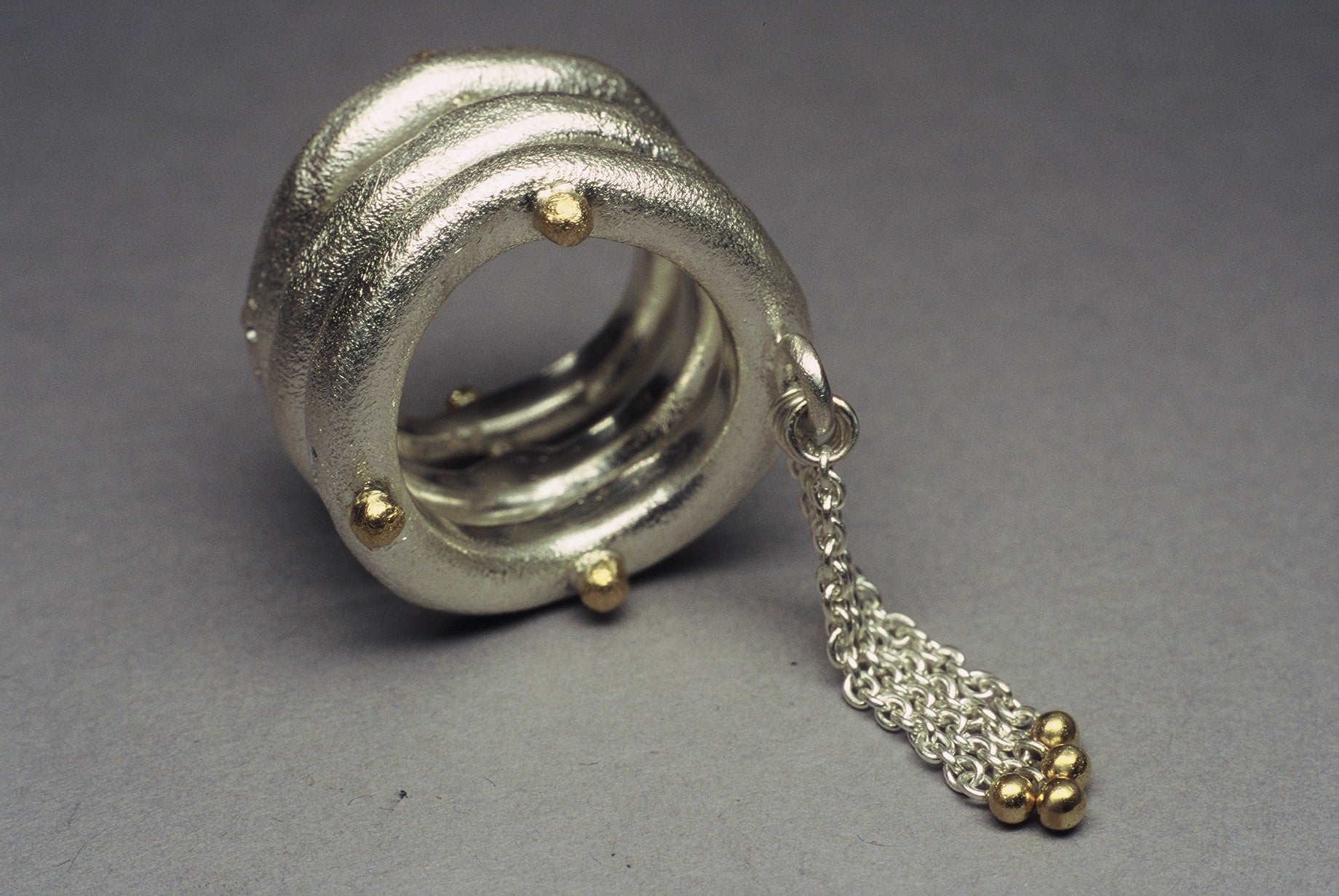 Pure & Precious! Unique ring in the purest metals